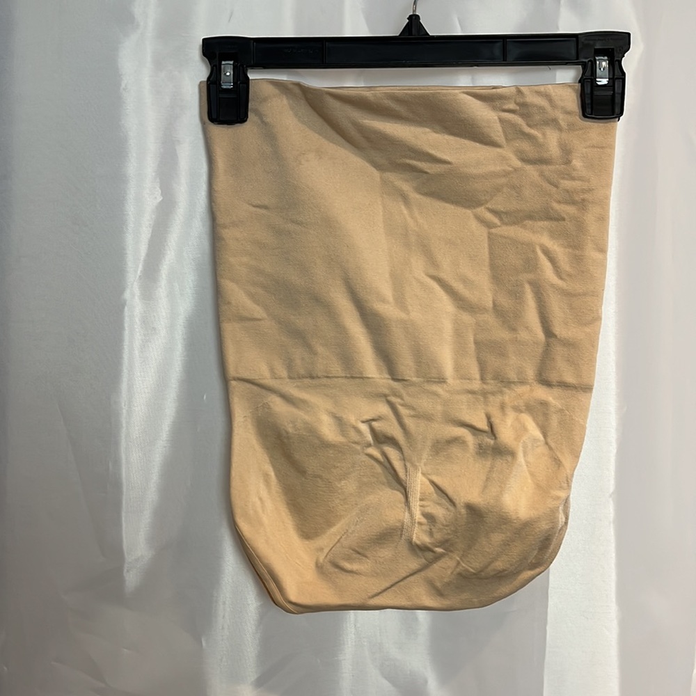 SPANX Assets shaping high-waist panty. 1814 - Picture 2 of 7